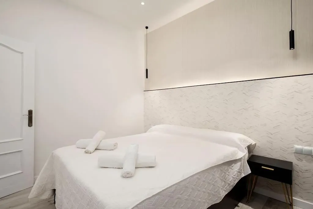 Newly Refurbished Modern 2-Bed Apartment In Heart Of Torremolinos