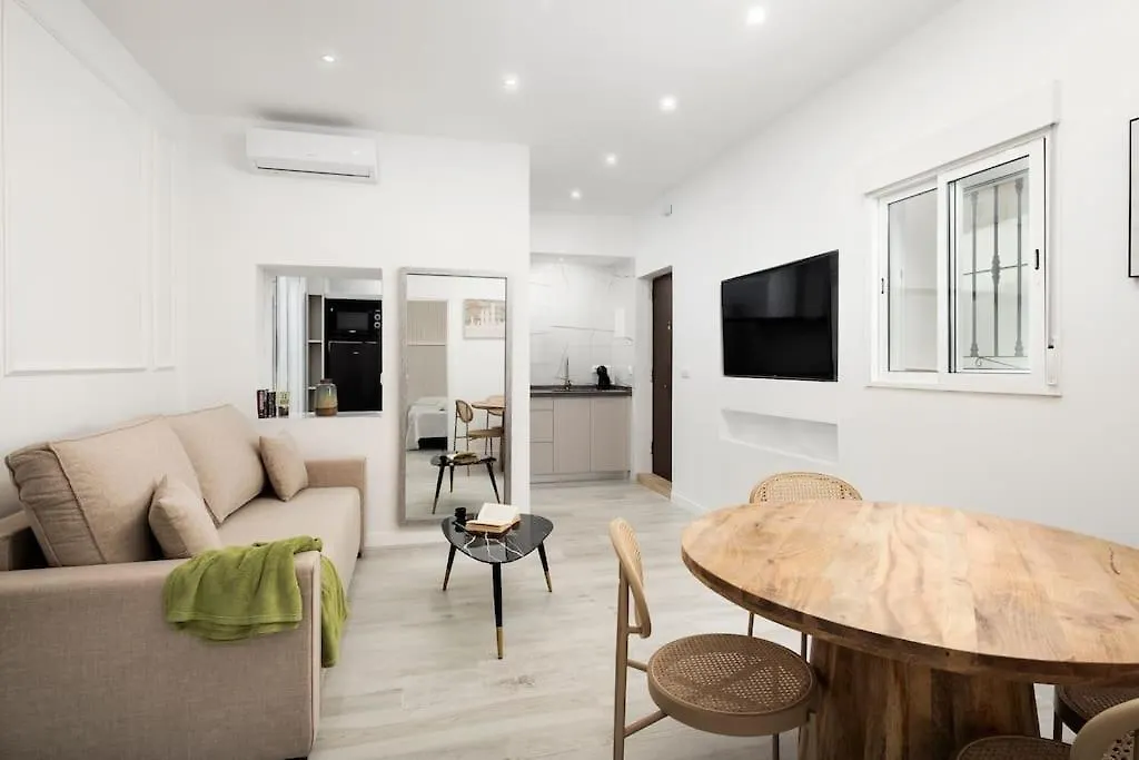 Newly Refurbished Modern 2-Bed Apartment In Heart Of Torremolinos
