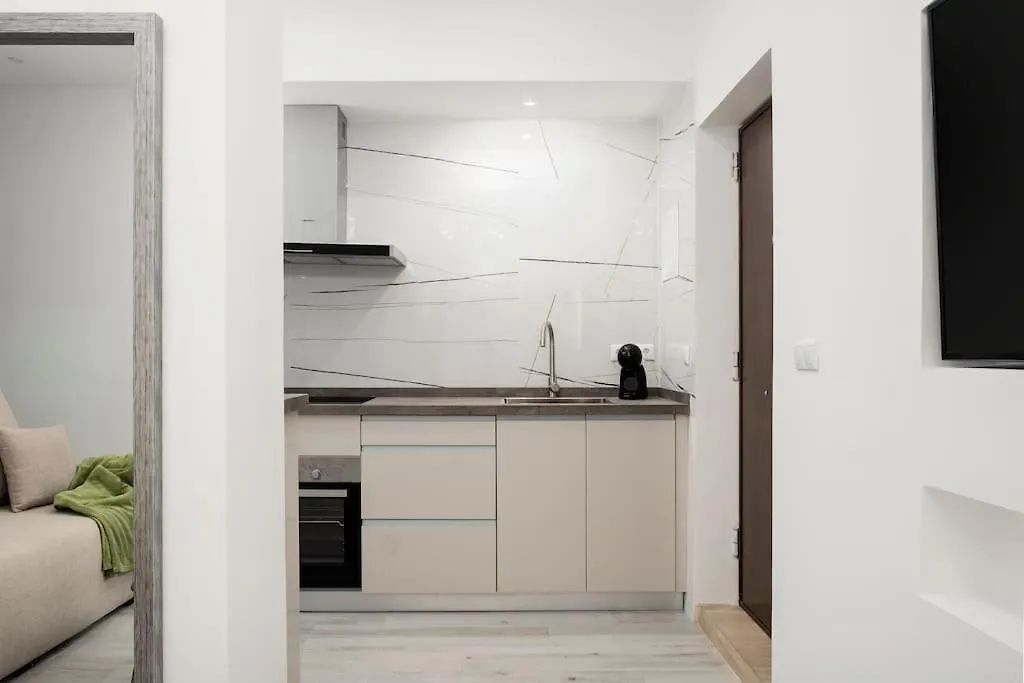Newly Refurbished Modern 2-Bed Apartment In Heart Of Torremolinos