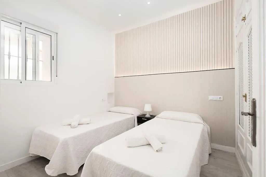 Newly Refurbished Modern 2-Bed Apartment In Heart Of Torremolinos