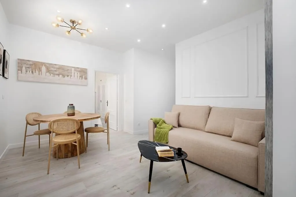 Newly Refurbished Modern 2-Bed Apartment In Heart Of Torremolinos