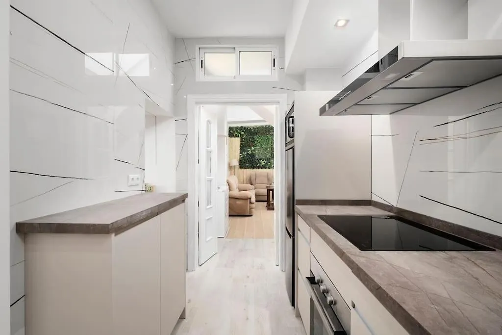 Newly Refurbished Modern 2-Bed Apartment In Heart Of Torremolinos