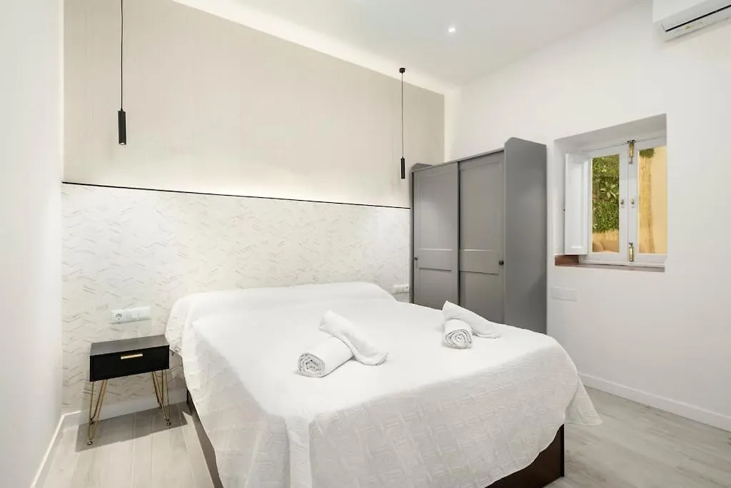 Newly Refurbished Modern 2-Bed Apartment In Heart Of Torremolinos