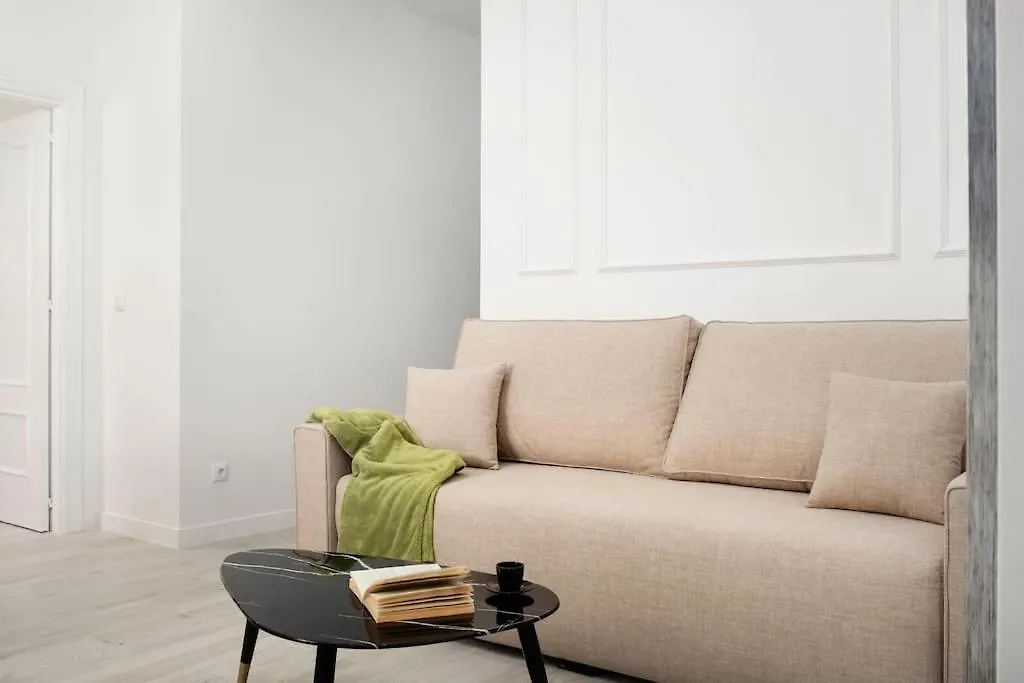 Newly Refurbished Modern 2-Bed Apartment In Heart Of Torremolinos